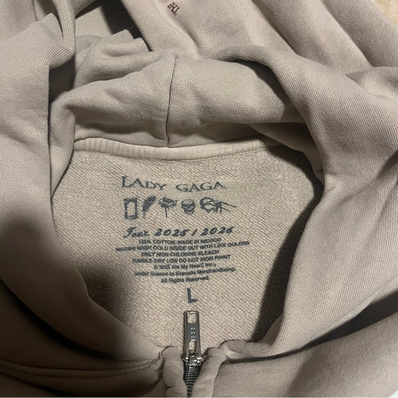 Lady Gaga Mayhem Tour Opera Haus Zipped Hoodie size large - Picture 5 of 5